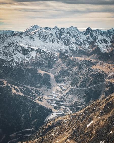 Los últimos kilómetros de Arcalís son popularmente conocidos por sus curvas de herradura.