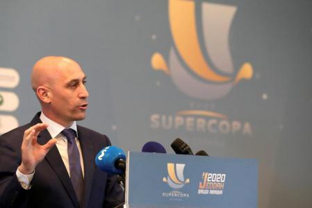 GRAF9983. YEDA, 10/01/2020.- El presidente de la Real Federación Española de Fútbol (RFEF), Luis Rubiales, este viernes, durante un acto de la Federación para presentar la final de la Supercopa de España que se disputará el próximo domingo entre el Atlético de Madrid y el Real Madrid en Yeda (Arabia Saudí) EFE/ JuanJo Martín