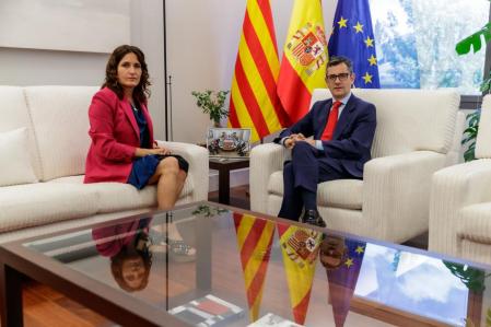 El ministro de la Presidencia y la consellera de la Presidencia de la Generalitat, se han reunido con el fin de desbloquear la relación entre ambos gobiernos tras la crisis provocada por el caso Pegasus de espionaje a líderes independentistas. La reunión se celebra tras varios meses en los que las relaciones entre ambos gobiernos se han minimizado por el caso Pegasus, por el que la Generalitat dio por congelada la relación con el Gobierno central