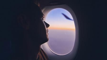 Los viajes en avión requieren cuidados para nuestros ojos