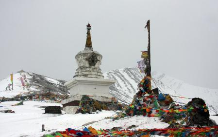 Los monasterios budistas son uno de los símbolos de la ocupación humana en la meseta del Tíbet  .