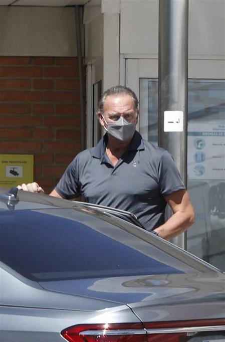 Bertín Osborne, a la llegada al hospital donde ha dado a luz su hija Claudia

Bertín Osborne, a la llegada al hospital donde ha dado a luz su hija Claudia