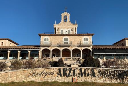 La fachada de la bodega