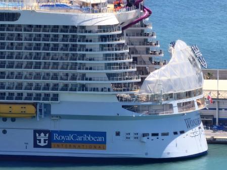 Crucero en el puerto de Barcelona.