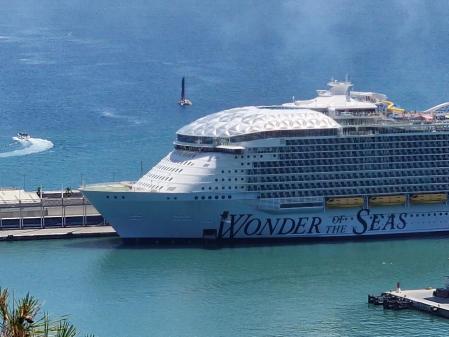 Crucero en el puerto de Barcelona.