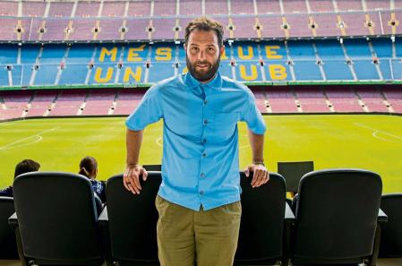 MARC HAZAN, VICEPRESIDENTE Y JEFE GLOBAL DE DESARROLLO DE NEGOCIOS PREMIUM DE SPOTIFY, FOTOGRAFIADO EN LAS INSTALACIONES DEL FC BARCELONA, QUE LLEVARA EL NOMBRE SPOTIFY CAMP NOU