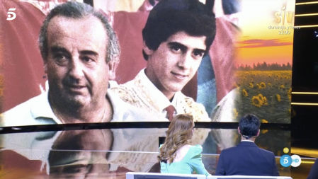 El torero se derrumba al recordar la ausencia de su padre, fallecido en 2020