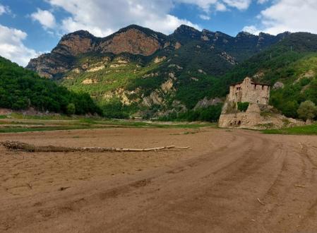 Sequía en el pantano de la Baells.