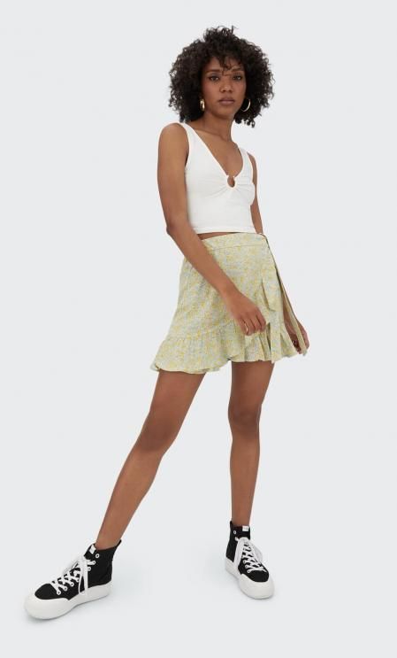 Falda estampada, en versión mini y con volantes.