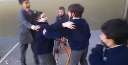 La bonita reacción de los niños ha emocionado a millones de personas en las redes sociales