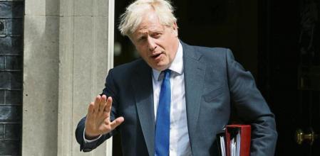 Boris Johnson insiste en seguir a pesar de que un sector del Gabinete le pide la dimisión