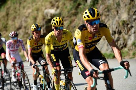 Los equipos más potentes tratan de dominar las etapas imponiendo un ritmo fuerte con todo el bloque.