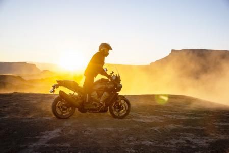 El sol puede molestar durante la conducción y dificultar la visión 