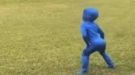 El niño ha conquistado a millones de personas con su divertido e inesperado comportamiento