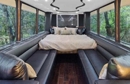 Así es la espectacular caravana de Jennifer Lopez, valorada en dos millones de euros.