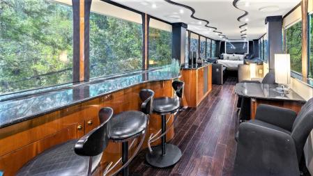 Así es la espectacular caravana de Jennifer Lopez, valorada en dos millones de euros.