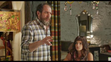 Karra Elejalde da vida a Koldo, el padre de Amaia (Clara Lago) en 'Ocho apellidos vascos' (2014).