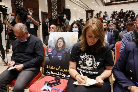 An image of slain Palestinian-American journalist Shireen Abu Akleh is placed on a chair, at a Palestinian President Mahmoud Abbas and U.S. President Joe Biden news conference, in Bethlehem, in the Israeli-occupied West Bank July 15, 2022. REUTERS/Evelyn Hockstein