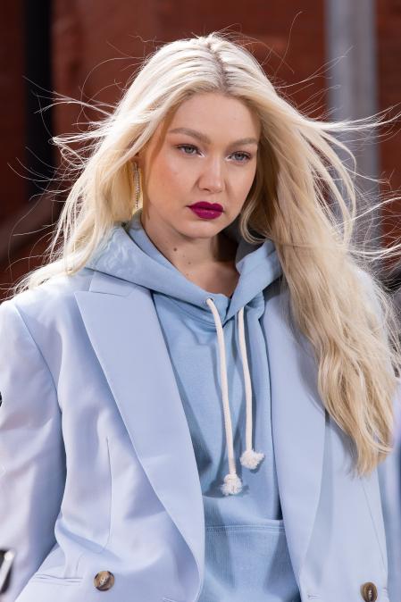 Gigi Hadid lleva una melena muy larga, una de sus señas de identidad