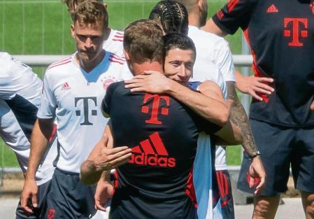 Robert Lewandowski and coach Julian Nagelsmann of Munich say goodbye at the end of training, in Munich, Germany, Saturday, July 16, 2022. Barcelona is set to sign Poland striker Robert Lewandowski from Bayern Munich after the clubs reached an agreement in principle for his transfer, a person with knowledge of the negotiations tells The Associated Press. The person, who spoke under anonymity because he was not allowed to speak publicly about the deal, said that the official confirmation of the deal could come on Saturday. (Sven Hoppe/dpa via AP)
