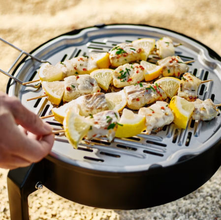 Toldos, parasoles, barbacoas y otras opciones baratas de Ikea para sacar partido a tu terraza o jardín, incluso con la ola de calor