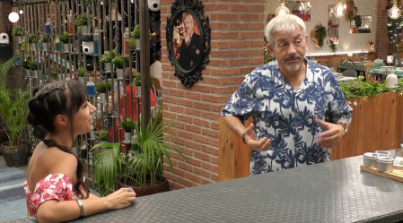 Carlos Sobera desvela en 'First Dates' su secreto para ligar en verano