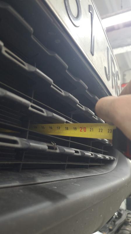 El espacio entre la rejilla frontal y el primer radiador es de unos 20 centímetros&nbsp;