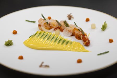 Carabinero de Huelva con daikon encurtido y bearnesa de hinojo