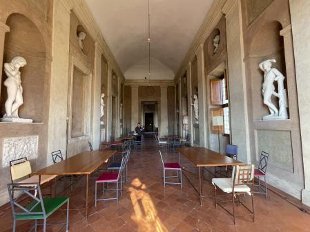 El comedor conserva el estuco de las paredes de Balthus, que fue director de la Academia por un tiempo