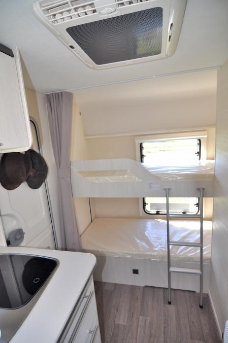 Litera trasera en la caravana Caravelair Style 486 Family