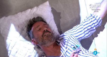 David Valldeperas, director de 'Sálvame', cae 'muerto' para promocionar una serie