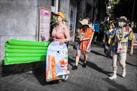 Vecinos de la Casa Orsola se manifestaban en contra de la especulación de precios disfrazados de turistas