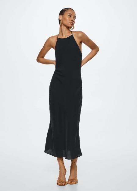 Vestido con finos tirantes y cuello halter de Mango (39,99 euros)