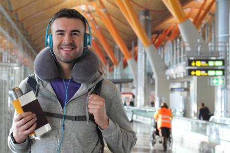 5 almohadas cervicales para viajar cómodamente en trayectos de avión, tren o coche