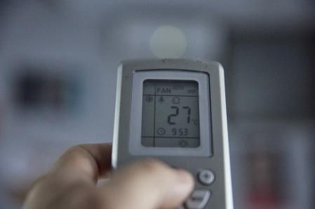 La norma obligará a limitar la temperatura del aire acondicionado a 27 grados en edificios y locales abiertos al público