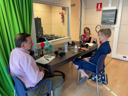 Christina Rosenvinge durante la grabación del podcast 'Los libros secretos'
