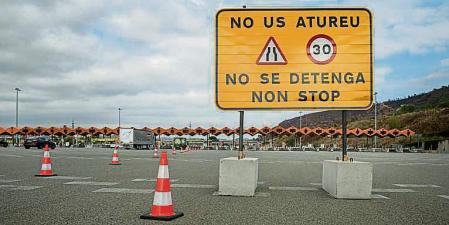 Peaje de Martorell dirección Barcelona con 17 barreras bajadas- Foto Ana Jiménez