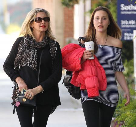 Olivia Newton-John, junto a su hija, Chloe Rose, en California, en 2013.