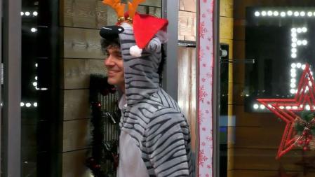 Fue a su cita con un pijama de cebra