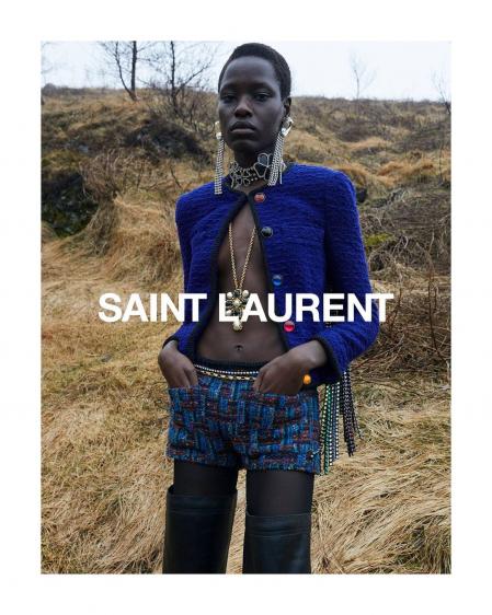 Look de la colección otoño-invierno 2021 de Saint Laurent