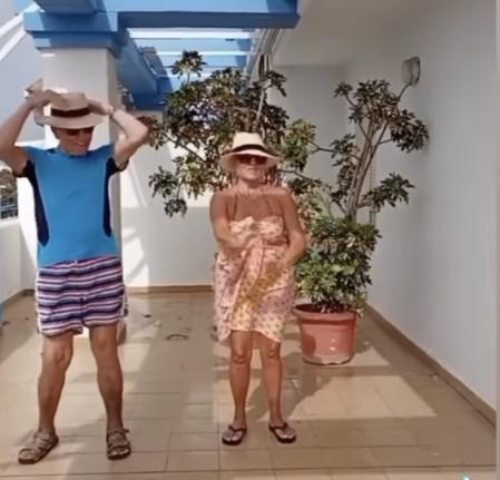 José y Carmen Ortega bailando al ritmo de 'Despechá'