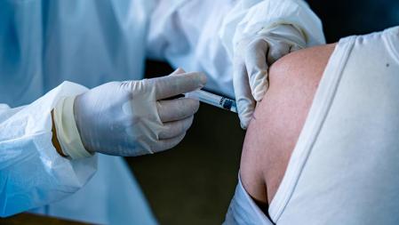 Algunos países exigen algunas vacunas a los turistas que los visitan