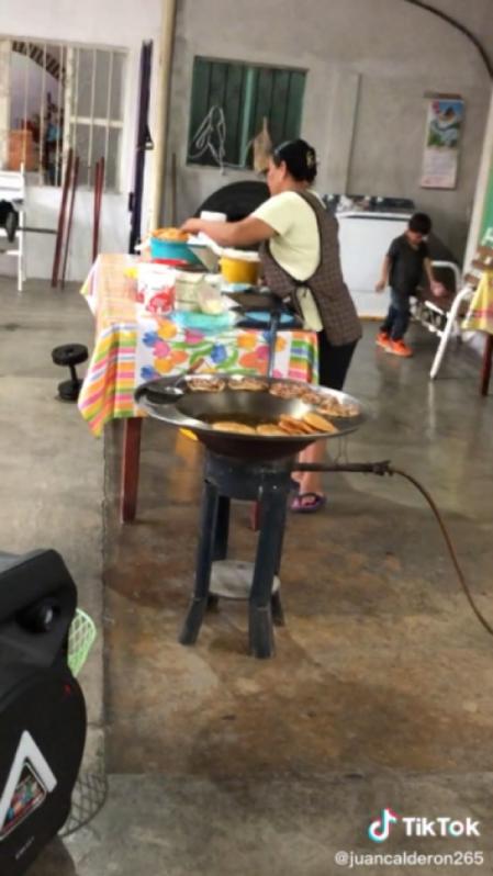 La pintoresca escena ha provocado todo tipo de opiniones en redes sociales