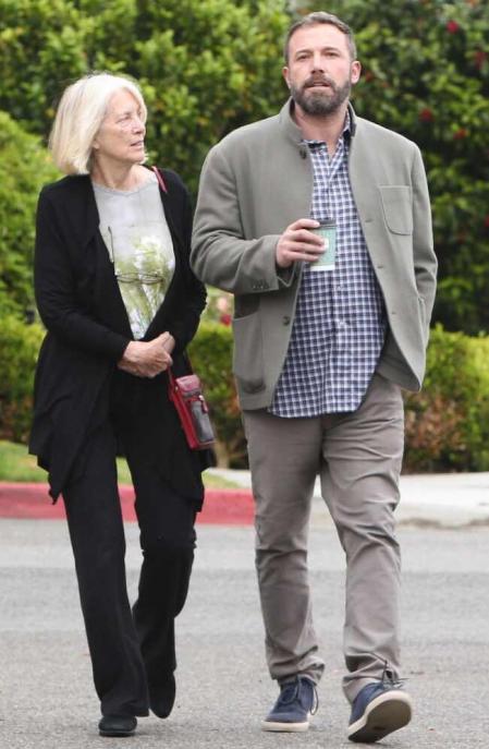 Ben Affleck junto a Chris Anne Boldt, su madre