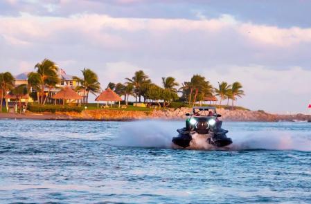 Typhoon, el impresionante vehículo veraniego mitad buggy mitad moto acuática.