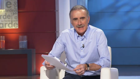 Juan y Medio da el salto desde Canal Sur a TVE, tras décadas como presentador estrella de la televisión andaluza.