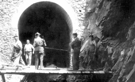 Uno de los dos túneles construidos por el destacamento de Bustarviejo