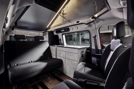 Los asientos delateros se giran 180 grados con el objetivo de crear un ambiente de salón&nbsp;