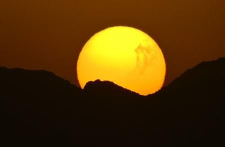 Calima al atardecer en Fuengirola.