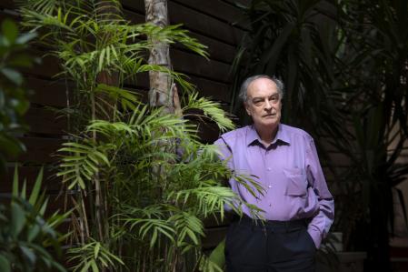 Enrique Vila-Matas , escritor, tras la entrevista con 'Guyana Guardian'